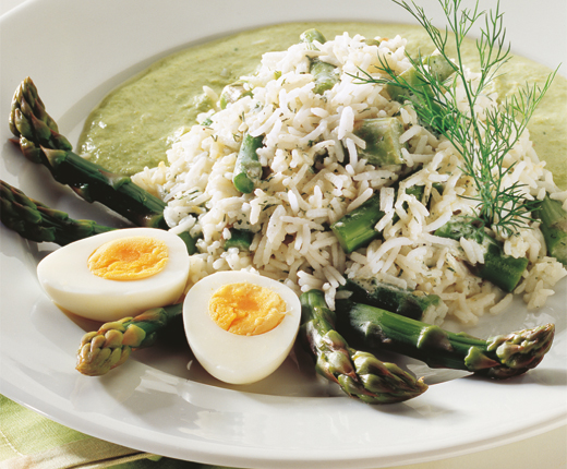Reissalat mit Spargeln und Ei